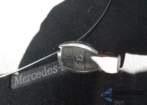 2018 Mercedes-Benz C 300 4Matic из США, поврежденный, VIN 55SWF4KB7JU235656